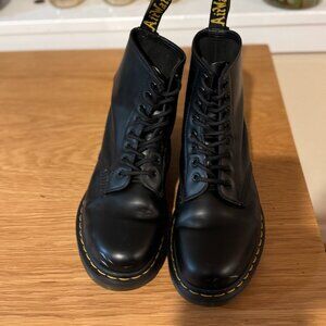 Dr Martens- 1460 Smooth Leather Lace Up Boots BLACK